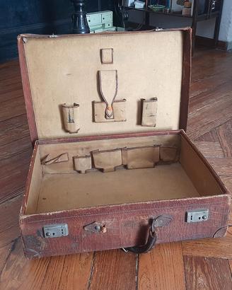 Valigia da viaggio vintage 
antiquariato di inizio