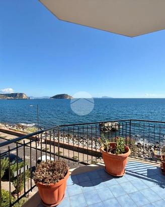 3 LOCALI A POZZUOLI