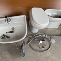 Set bagno completo di rubinetteria
