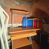 Scrivania in legno porta PC