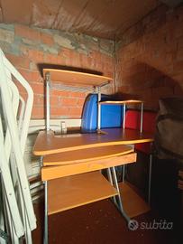 Scrivania in legno porta PC