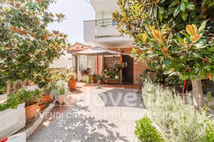 Villetta a schiera di 250 m² con più di 5 locali a