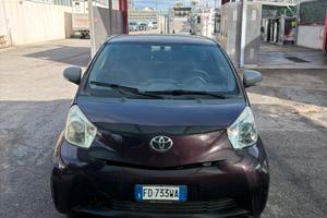 Toyota iq