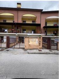 L'AQUILA, villetta a schiera con corte e garage