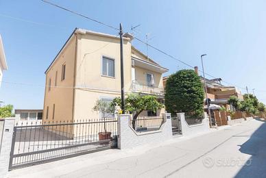 3 LOCALI A ROSETO DEGLI ABRUZZI