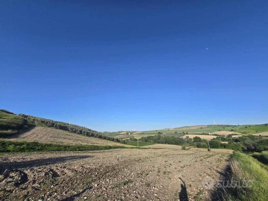 Terreno di 56000 m² a Larino - Altro