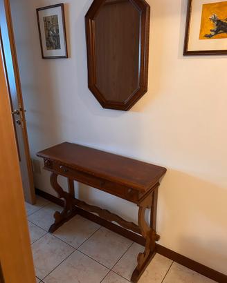 Consolle in legno stile classico con cassetto