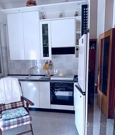 Villetta trifamigliare con giardino e taverna