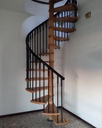 scala a chiocciola in legno
