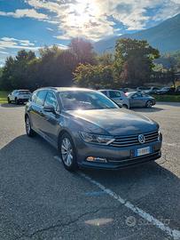 Volkswagen Passat 1.6 TDI DSG Comfortline Bluemoti