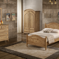 Camera da letto rustica in legno di abete