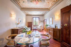 Appartamento di 126 m² con più di 5 locali a Firen
