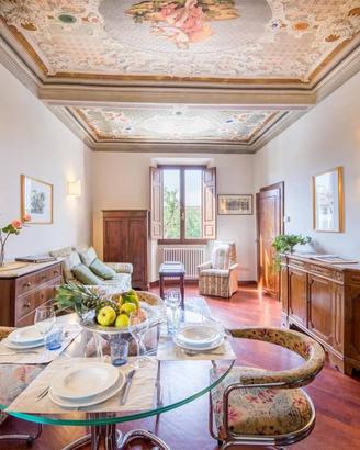 Appartamento di 126 m² con più di 5 locali a Firen