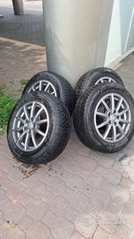 Set 4 Cerchi in lega 16'' con gomme invernali
