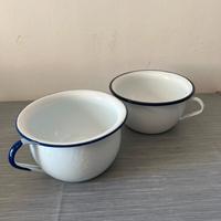 Riproduzione due vasi da camera in accuaio smaltat