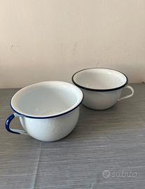 Riproduzione due vasi da camera in accuaio smaltat