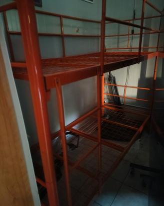 letti a castello  per cameretta arancione