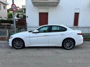 alfa romeo Giulia 2.2 150 cv  at8 diesel