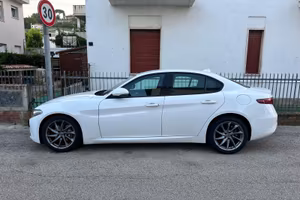alfa romeo Giulia 2.2 150 cv  at8 diesel