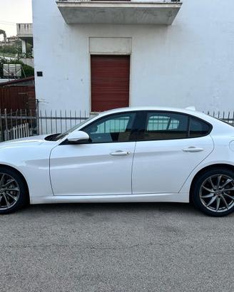 alfa romeo Giulia 2.2 150 cv  at8 diesel