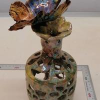 Ceramica artistica portacandeline con farfalla