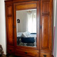 Armadio classico in legno massello
