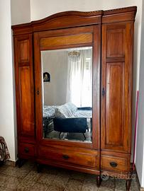 Armadio classico in legno massello