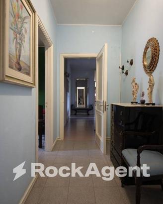 PREGIATO STABILE/VILLA IN ZONA TRANQUILLA, COPERTI