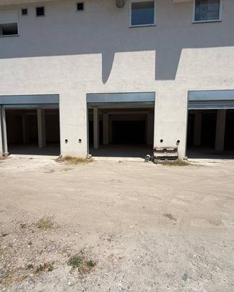 Immobile di 600 m² con 1 locale a Giugliano in Cam