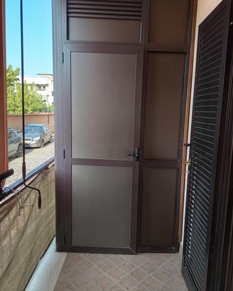 mobile da balcone marrone