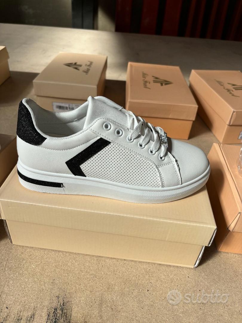 Stock scarpe nike ingrossi new arrivals