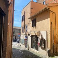 NEGOZIO A ALBANO LAZIALE