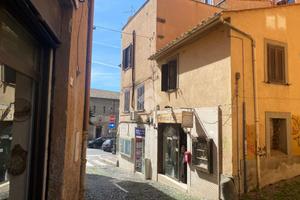 NEGOZIO A ALBANO LAZIALE