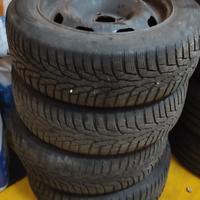 Pneumatici invernali con cerchi 