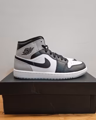 Nike Air Jordan 1 Mid "Light Smoke Grey"