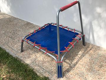 Trampolino elastico per bambini