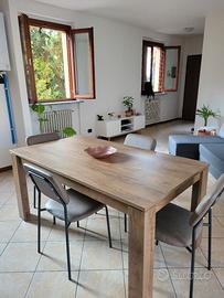 Tavolo completo di 4 sedie