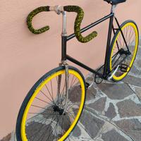 bicicletta contropedale.