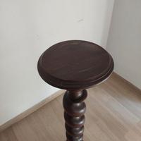 Antica colonna portavaso