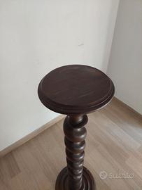 Antica colonna portavaso