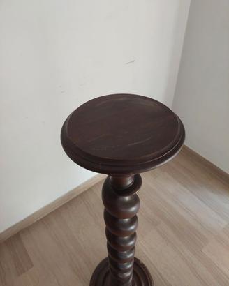 Antica colonna portavaso