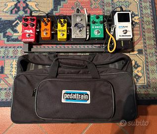 Pedal train mini, alimentatore Modtone e pedali