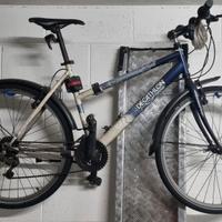 bicicletta decathlon e bottecchia