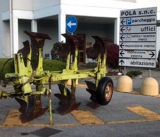 ARATRO PICCIONI TRIVOMERE USATO