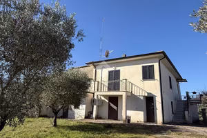 CASA INDIPENDENTE A ATINA