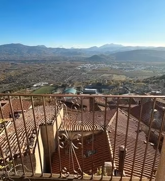 Casa di Paese con legnaia adiacente