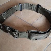 Borraccia e cinturone militari