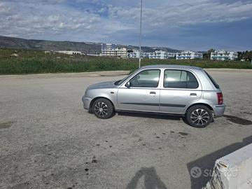 Nissan Micra 1000 benz.