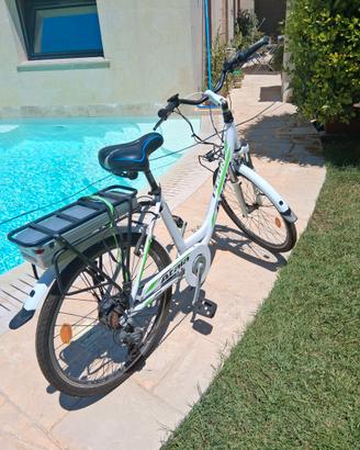 CITY BIKE ELETTRICA DA DONNA