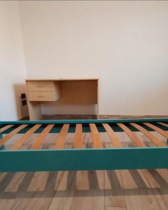 Letto una piazza con rete a doghe in legno